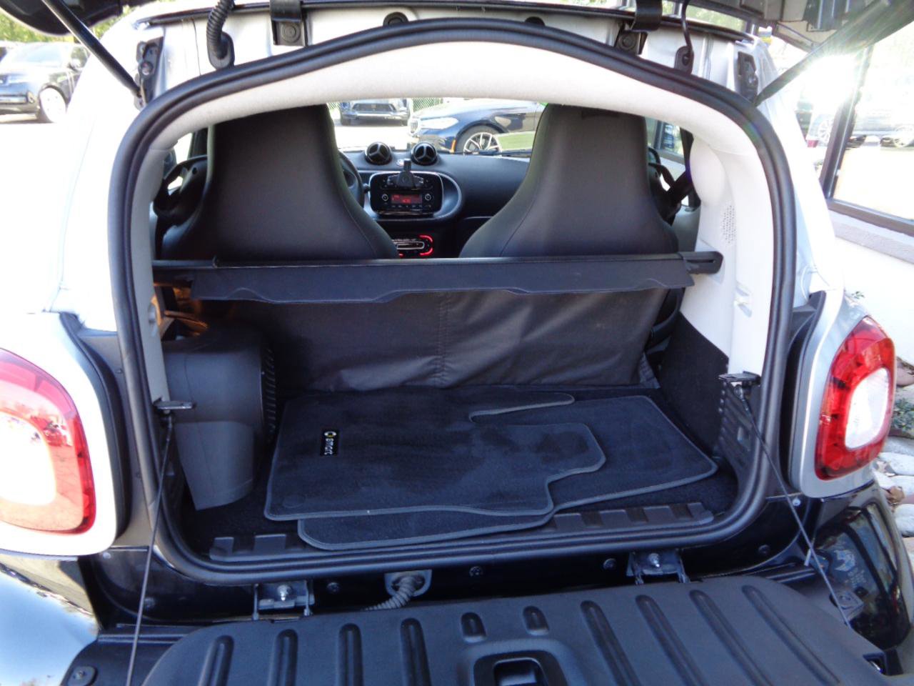 Used 2016 smart fortwo Prime RWD image 16