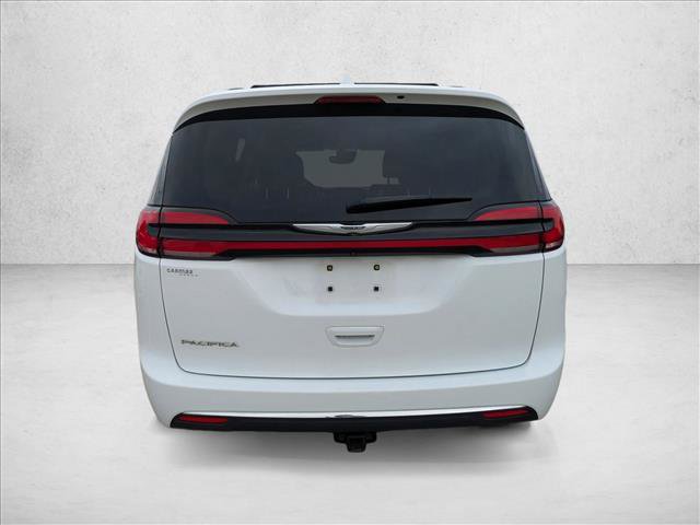 Used 2022 Chrysler Pacifica Touring-L image 6