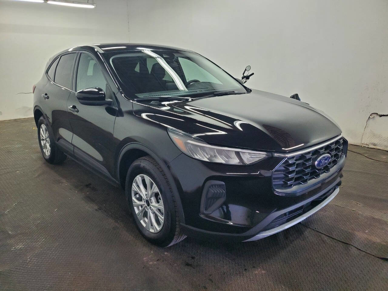 Used 2025 Ford Escape Active AWD/4WD image 3
