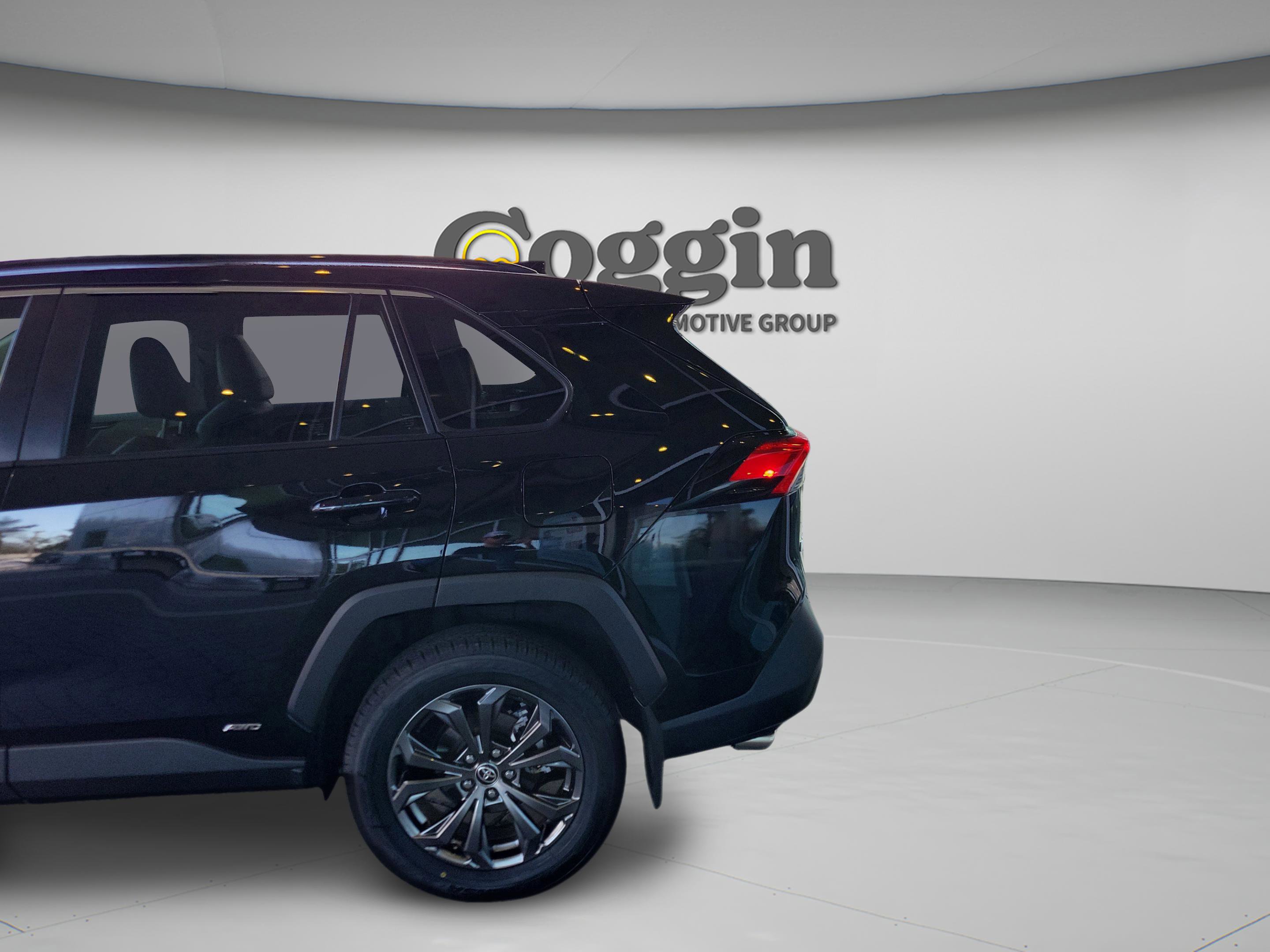 Certified 2022 Toyota RAV4 XLE Premium image 24