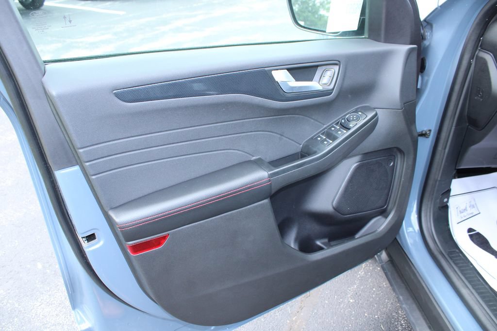 Used 2024 Ford Escape ST-Line w/ Tech Pack #1 AWD/4WD image 30