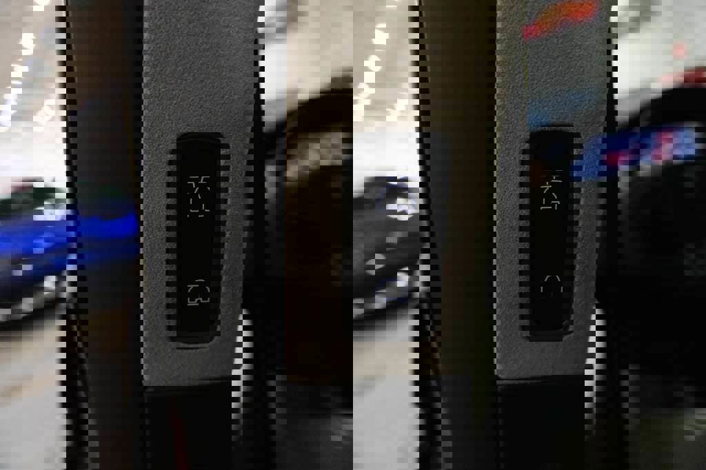 Used 2018 Tesla Model X 100D image 23