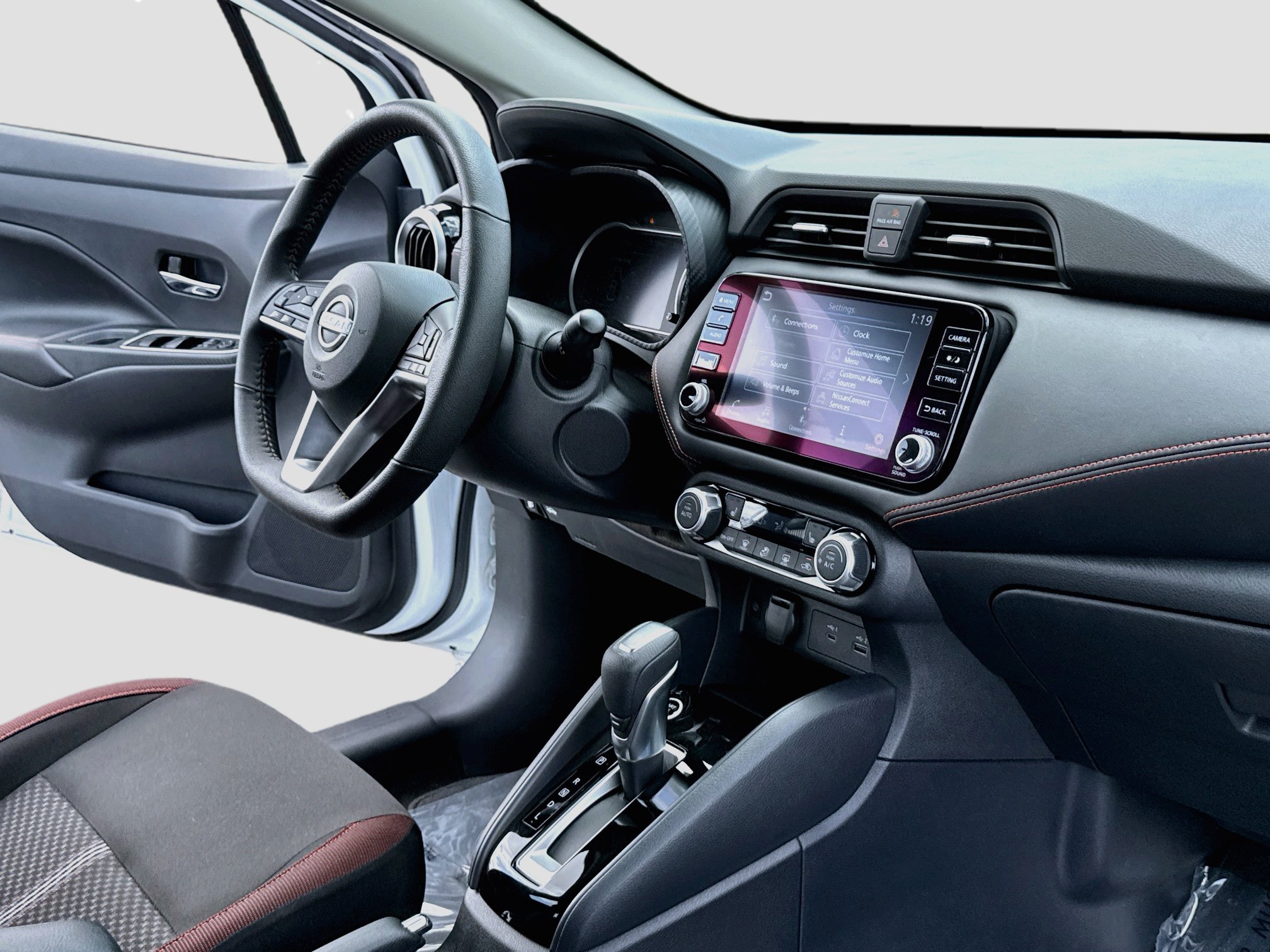 Certified 2025 Nissan Versa SR w/ Trunk Package FWD image 15