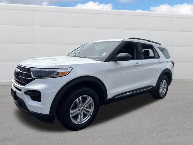 Used 2022 Ford Explorer XLT AWD/4WD image 2