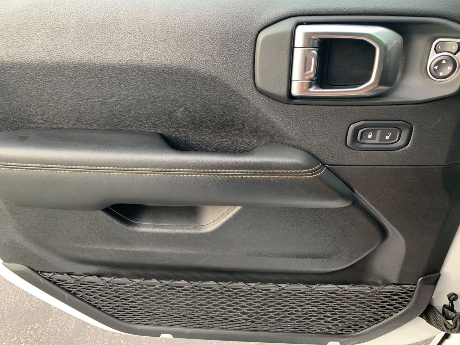 Used 2025 Jeep Wrangler Sahara image 20