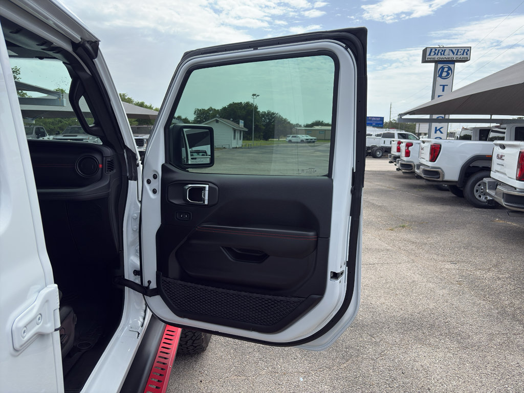 Used 2025 Jeep Wrangler Unlimited Rubicon AWD/4WD image 15
