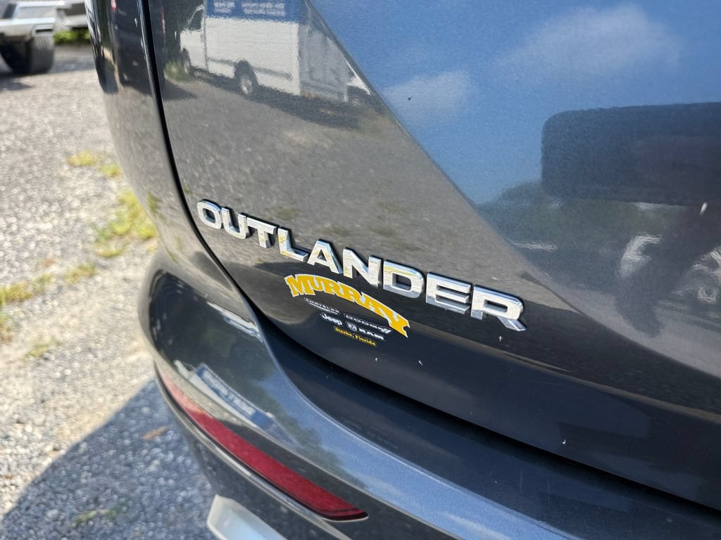 Used 2024 Mitsubishi Outlander SE FWD image 17