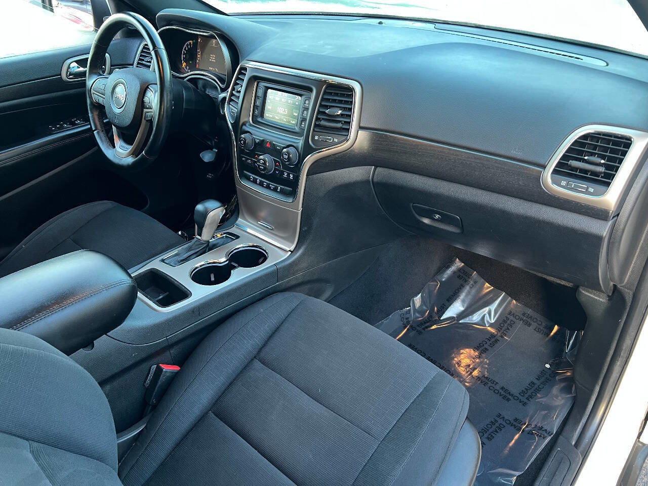 Used 2017 Jeep Grand Cherokee Laredo w/ Quick Order Package 23E AWD/4WD image 26