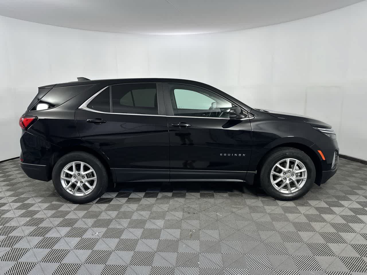 Used 2024 Chevrolet Equinox LT FWD image 9