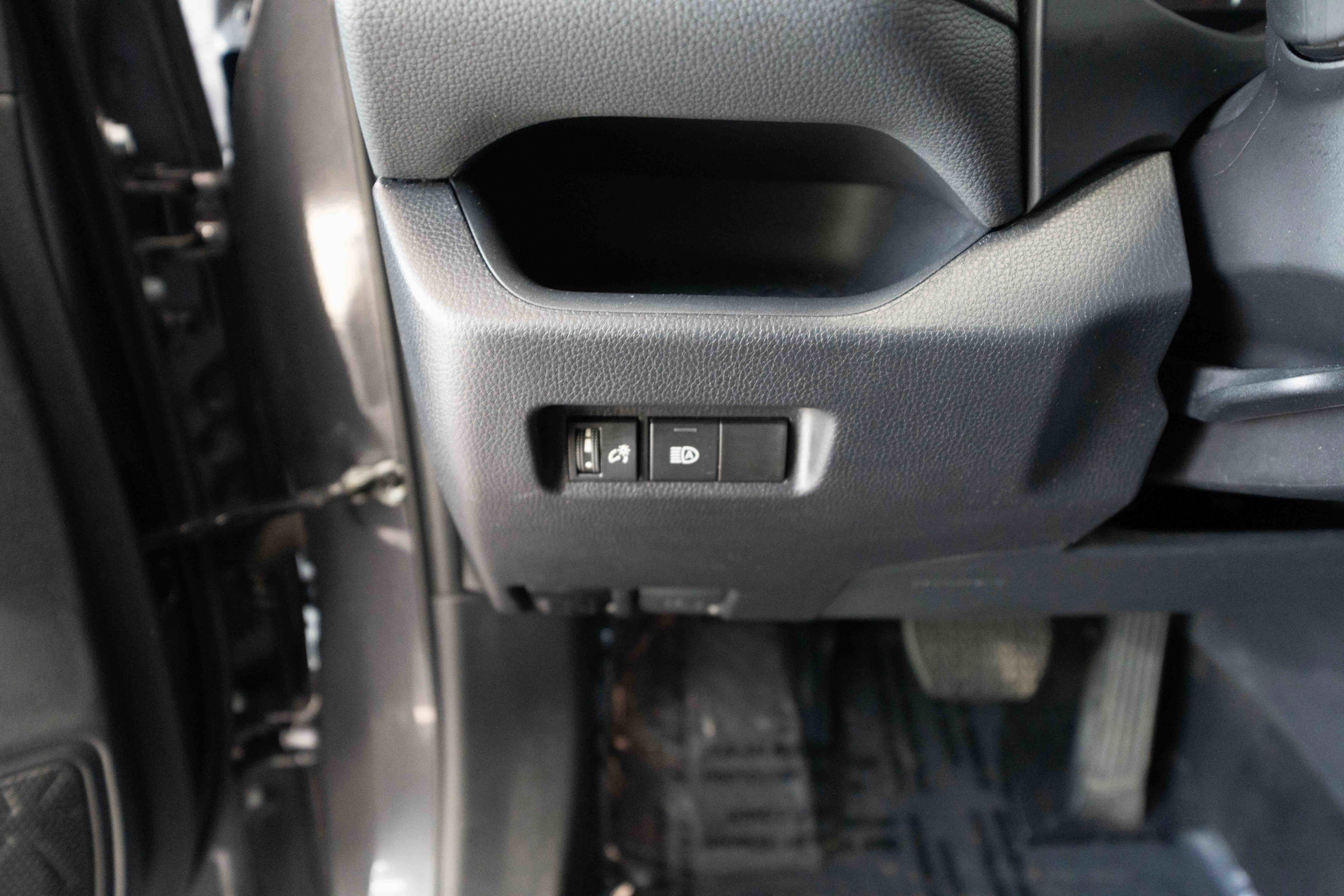 Used 2025 Toyota RAV4 XLE AWD/4WD image 11