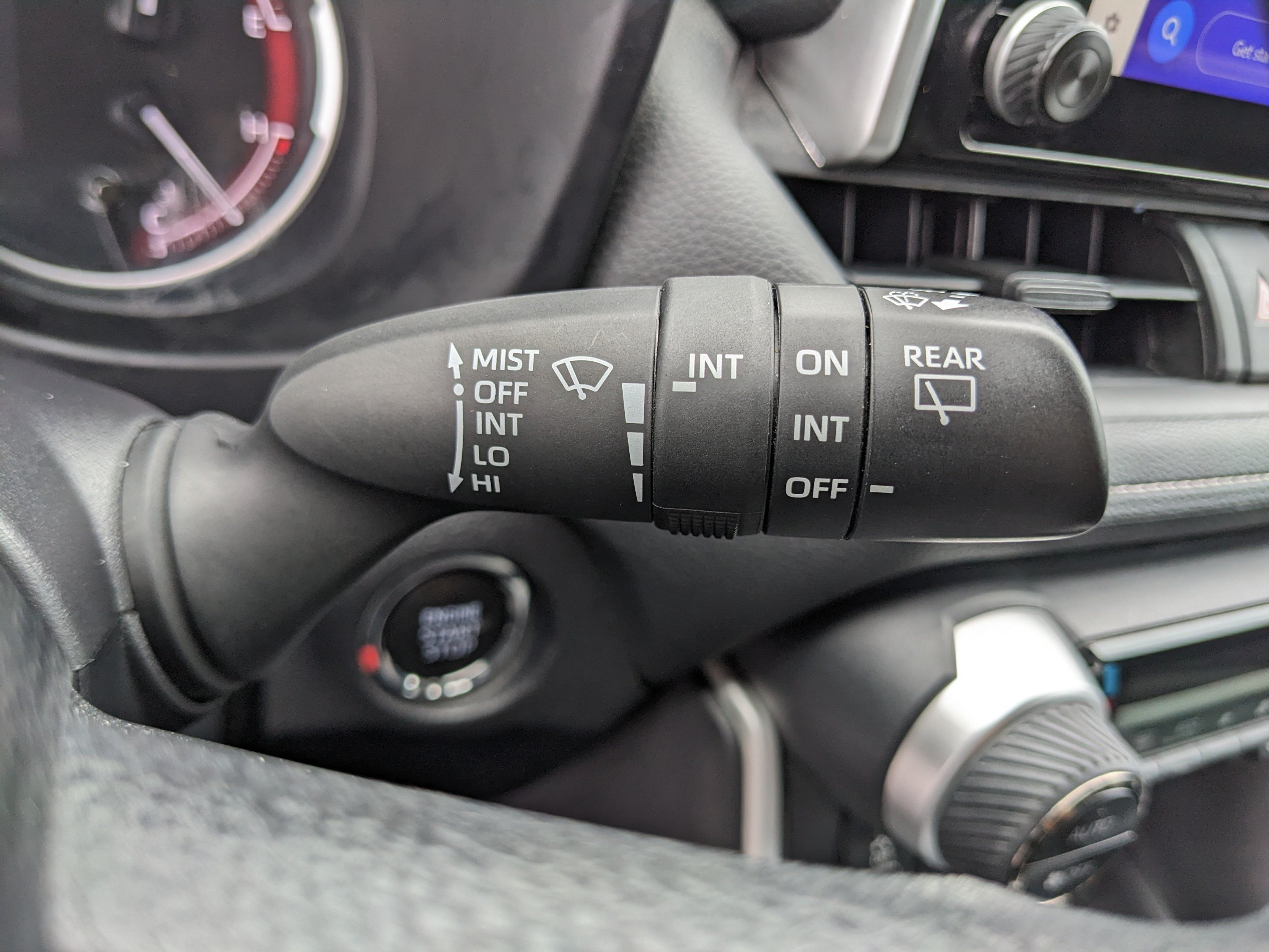 Used 2025 Toyota RAV4 XLE FWD image 29
