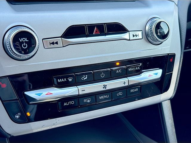 Used 2024 Ford Explorer XLT w/ Equipment Group 202A image 32