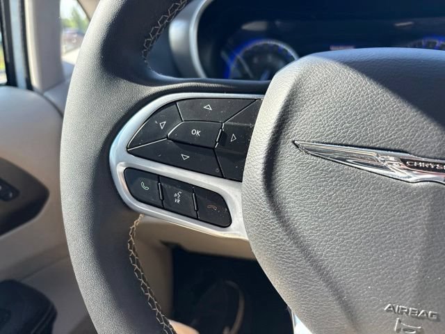 Used 2023 Chrysler Pacifica Touring-L FWD image 28
