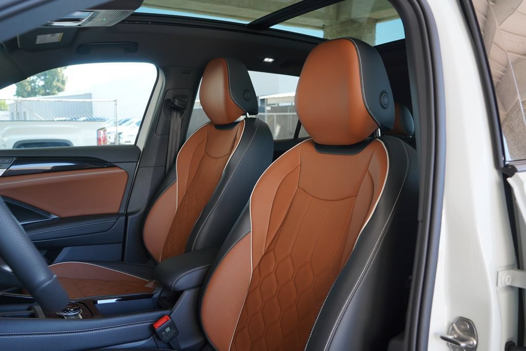 New 2026 Volkswagen Tiguan SEL R-Line AWD/4WD image 13