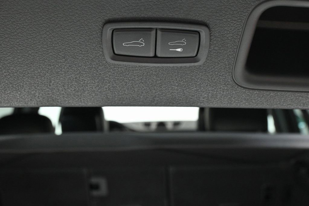 Certified 2025 Porsche Macan image 24