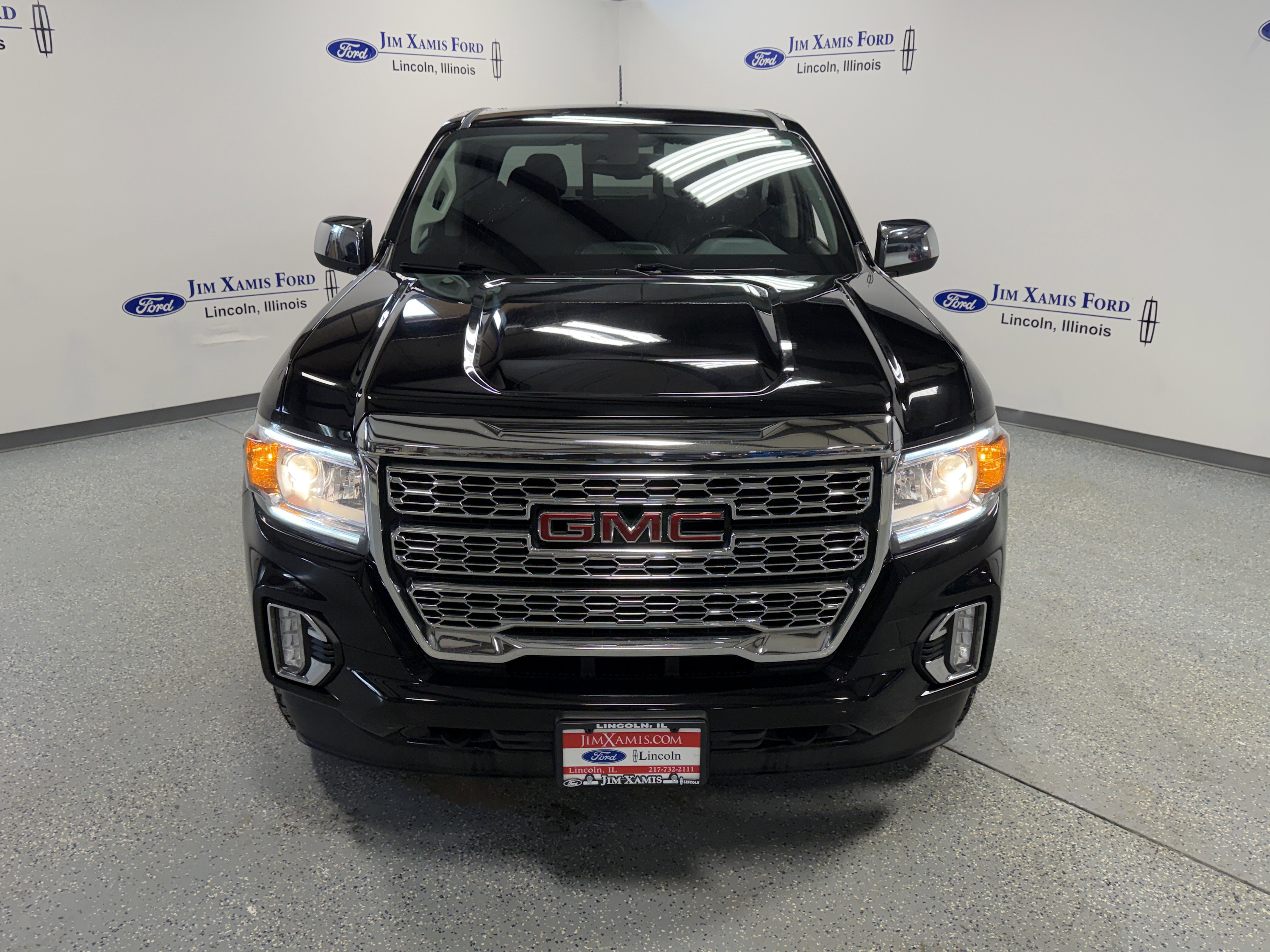 Used 2022 GMC Canyon Denali w/ Denali Black Edition Package image 2