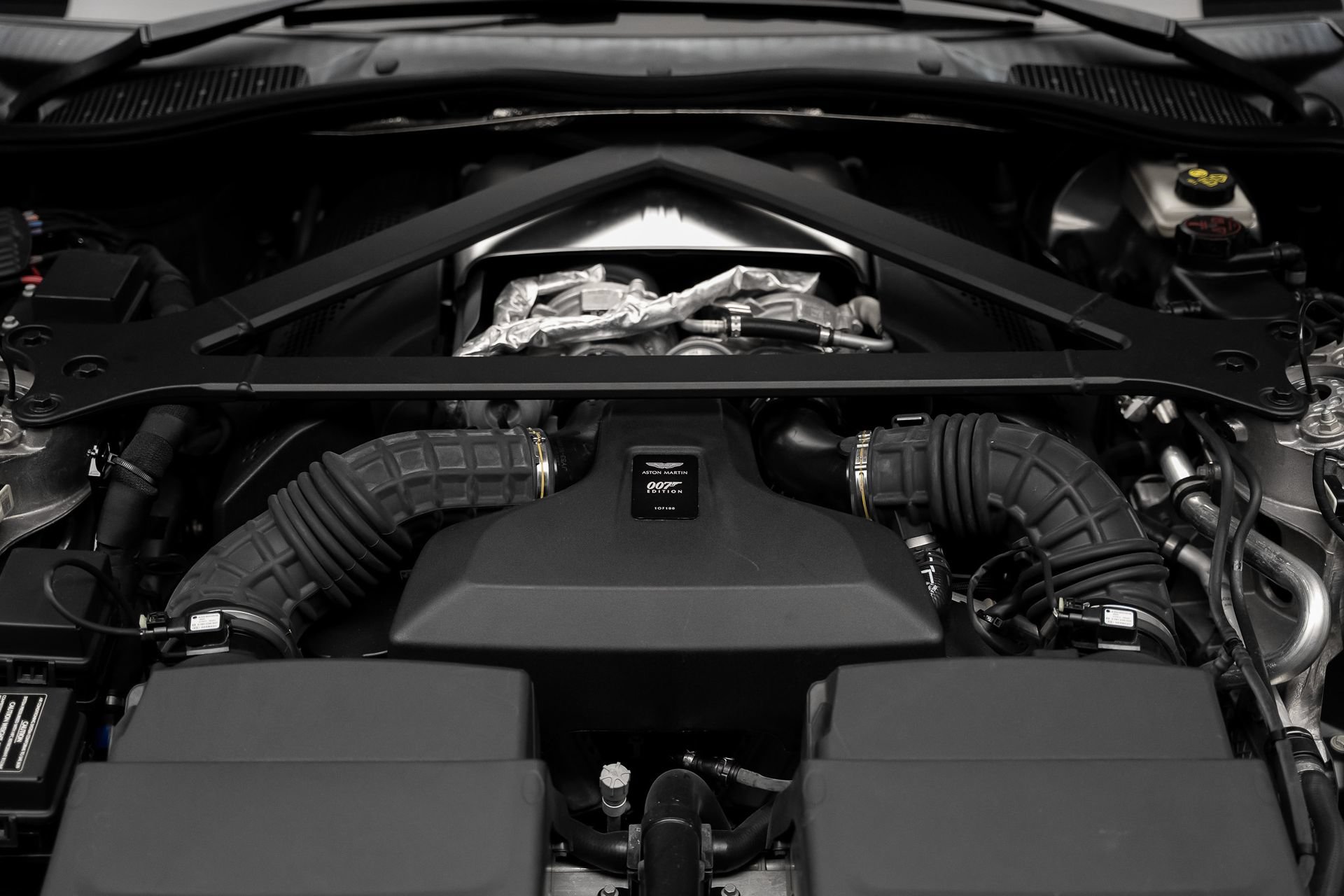 Used 2022 Aston Martin V8 Vantage Coupe RWD image 81