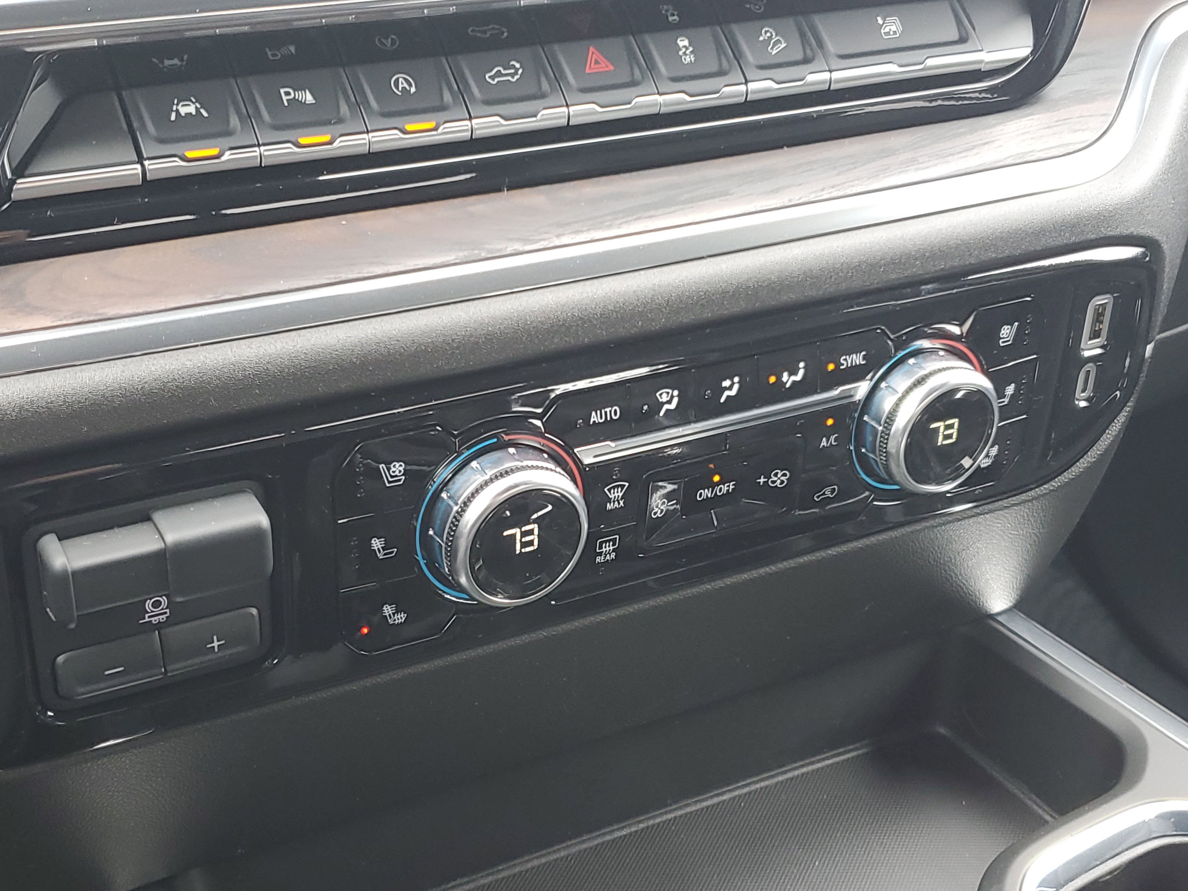 Used 2025 GMC Sierra 1500 SLT w/ SLT Premium Plus Package image 27