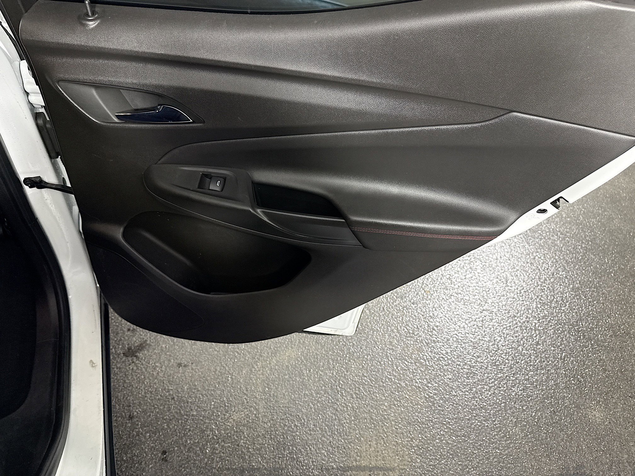 Used 2023 Chevrolet Bolt EUV LT w/ Convenience Package image 28