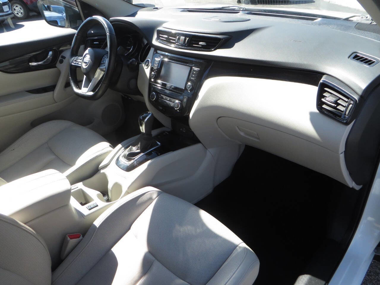 Used 2022 Nissan Rogue Sport SL w/ Premium Package image 21