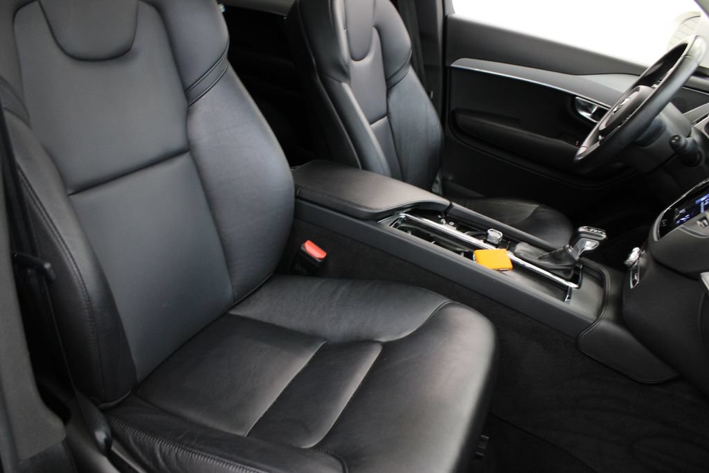 Used 2022 Volvo XC90 T5 Momentum FWD image 27
