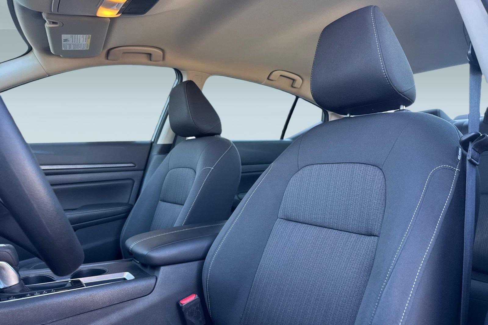 Used 2025 Nissan Altima 2.5 SV image 24