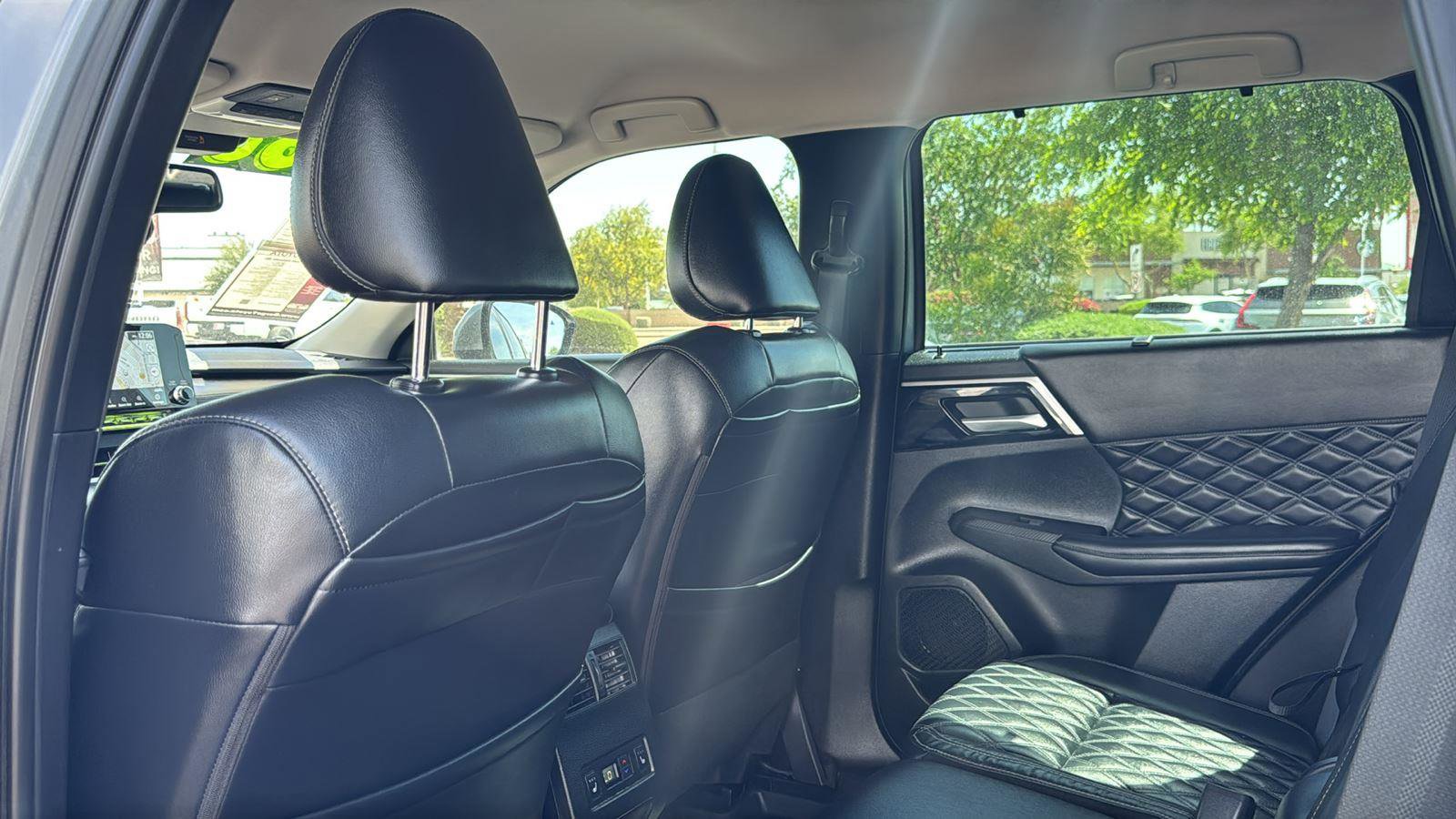 Used 2023 Mitsubishi Outlander SEL image 28