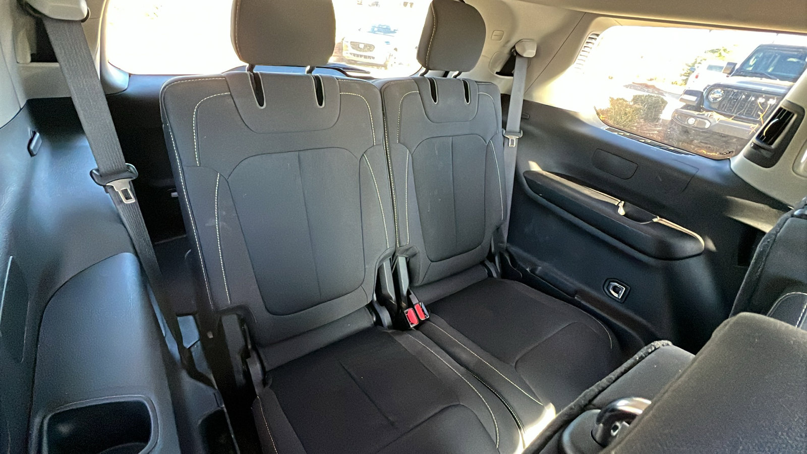 Used 2023 Jeep Grand Cherokee L Laredo image 22