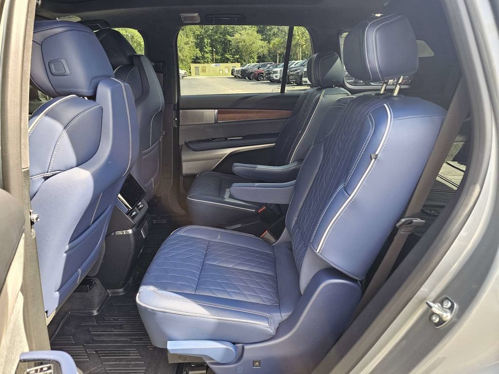 Certified 2026 Cadillac Vistiq Premium Luxury AWD/4WD image 17