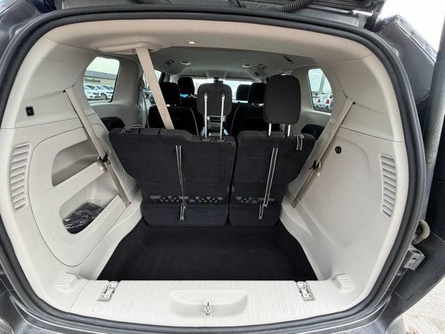 Used 2023 Chrysler Voyager LX FWD image 13