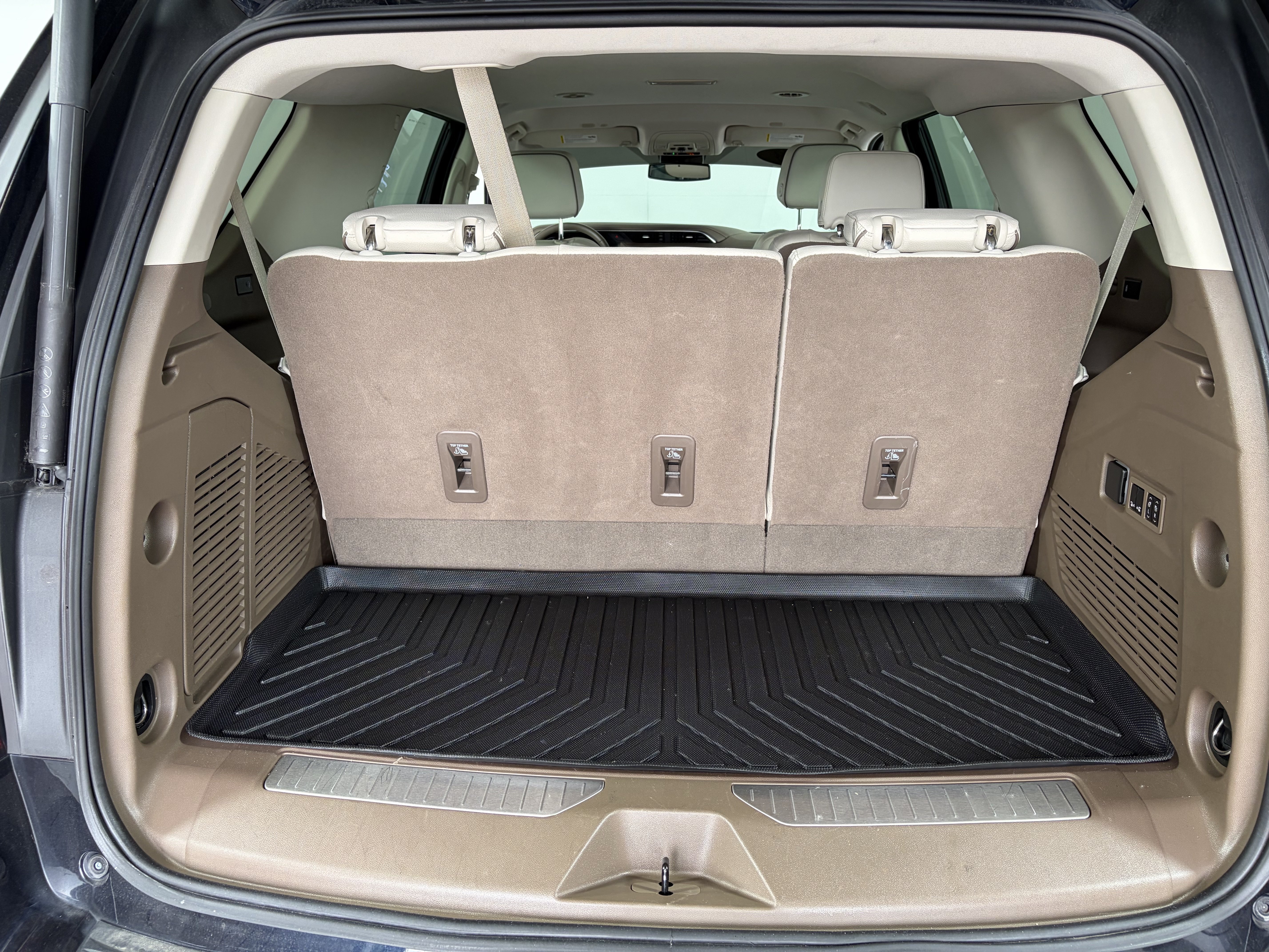 Used 2023 GMC Yukon Denali AWD/4WD image 13