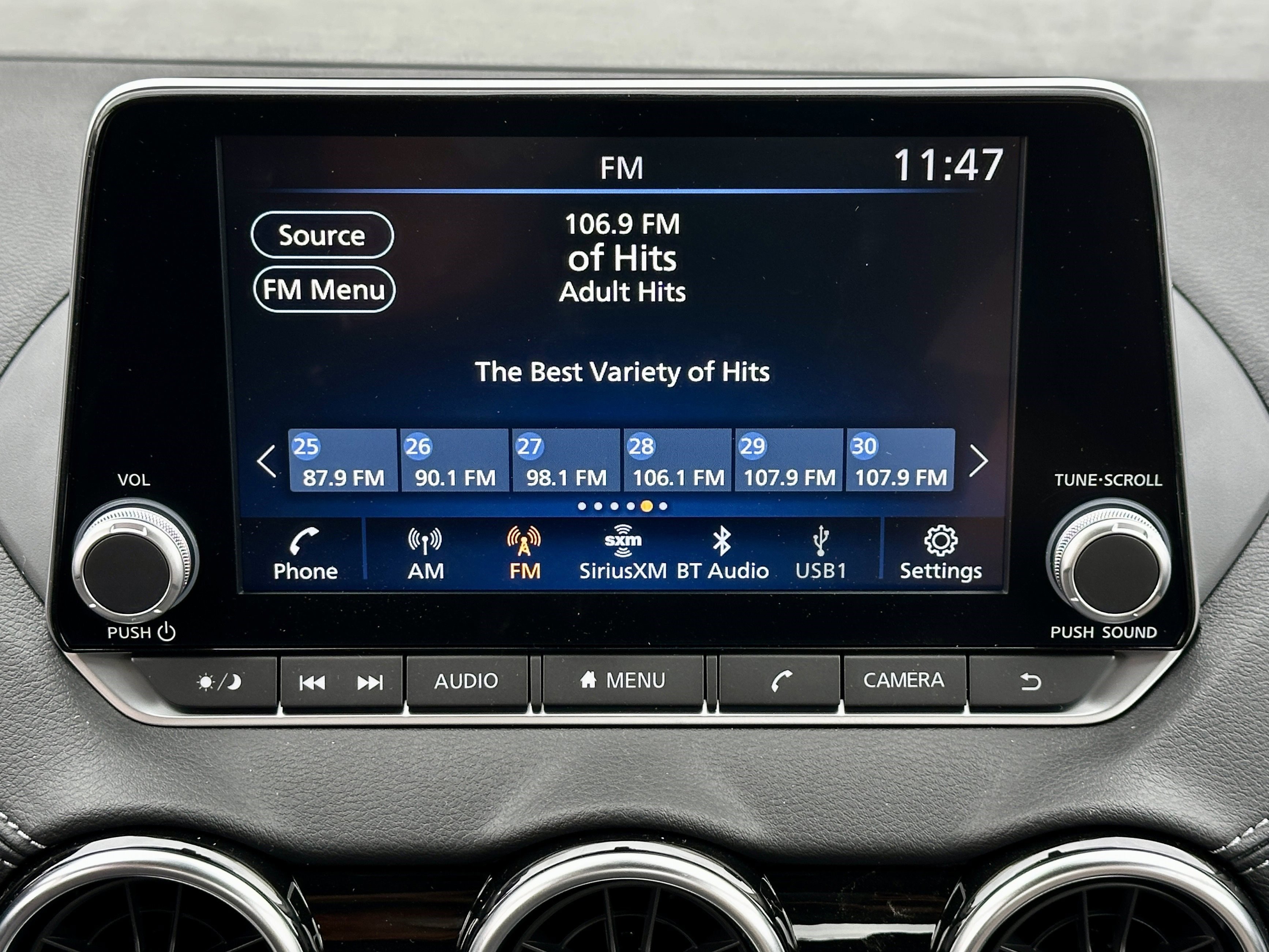 Used 2025 Nissan Sentra SV image 7