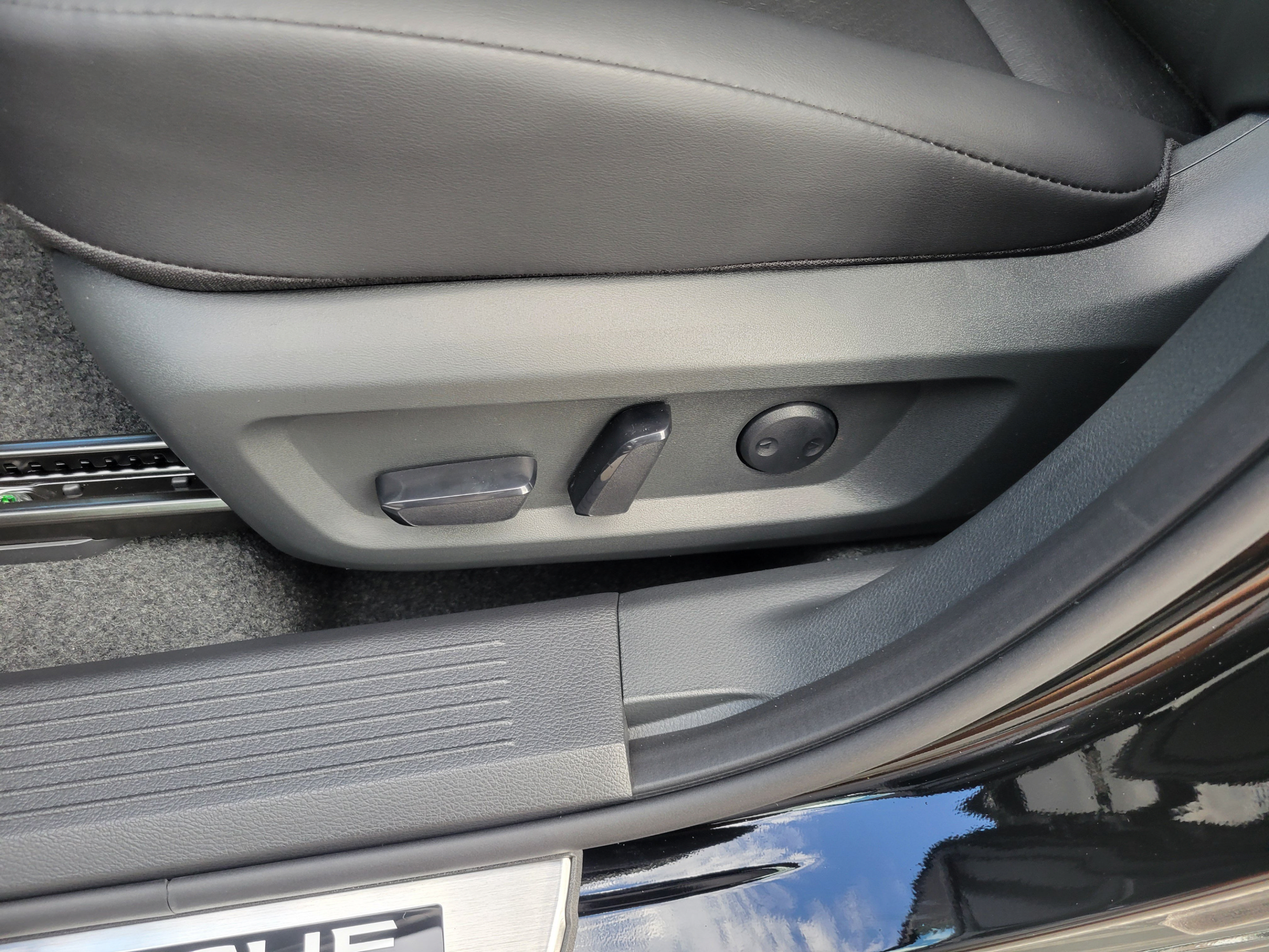 New 2026 Nissan Rogue Dark Armor FWD image 19