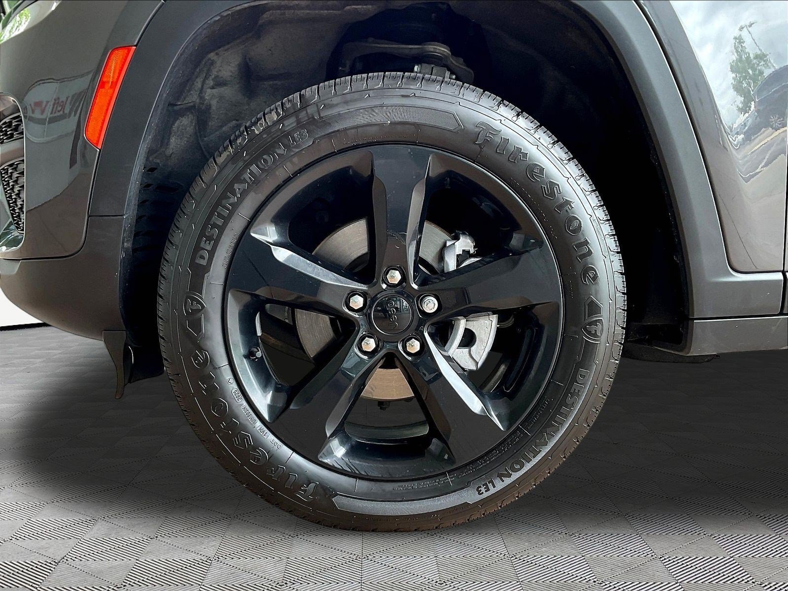 Used 2023 Jeep Grand Cherokee Altitude AWD/4WD image 31