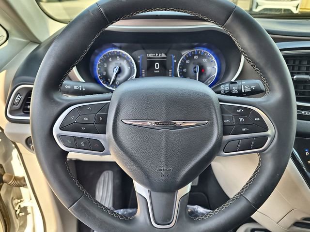 Used 2023 Chrysler Voyager LX image 23