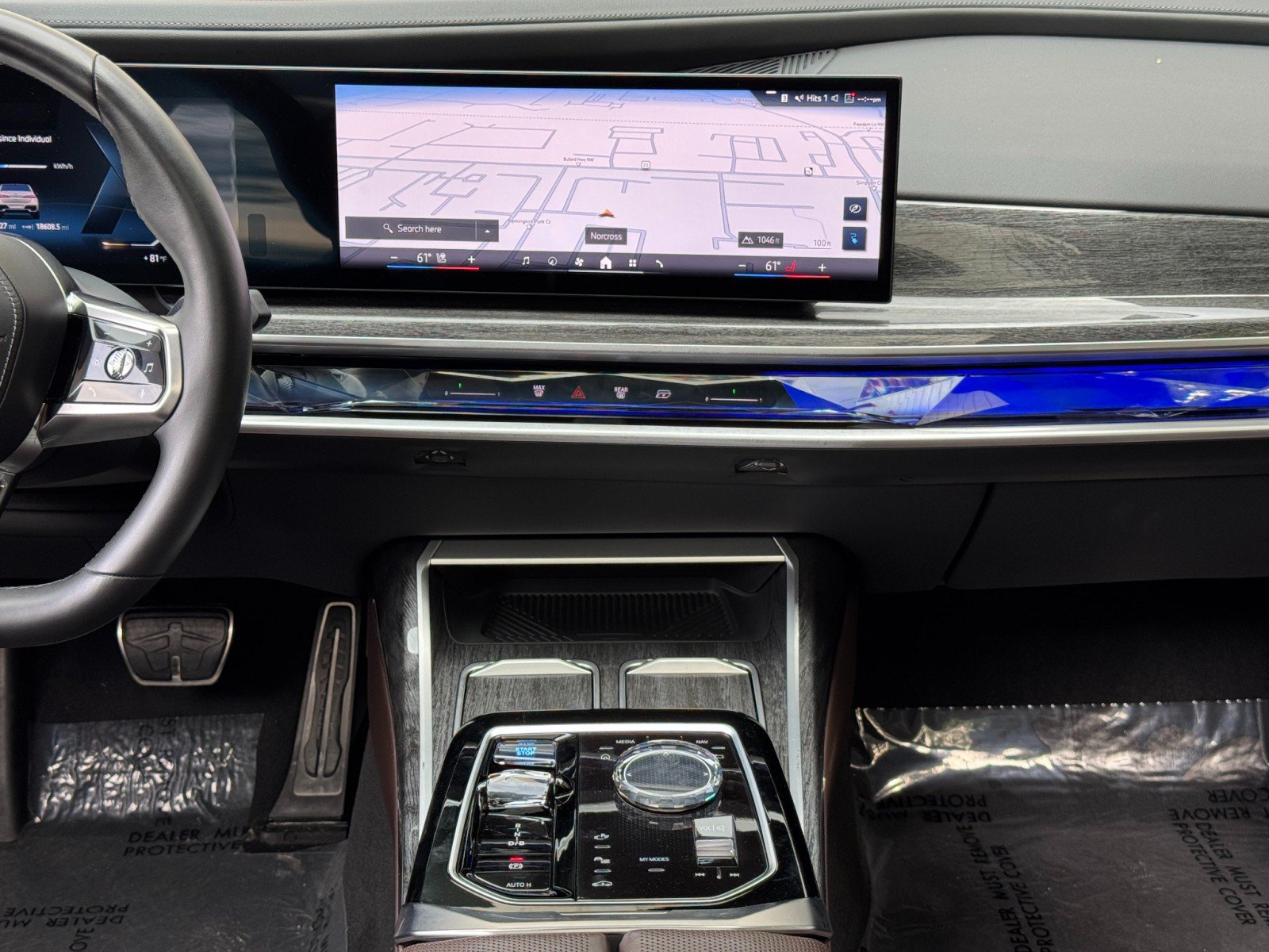 Used 2023 BMW i7 xDrive60 w/ Executive Package 2 AWD/4WD image 25