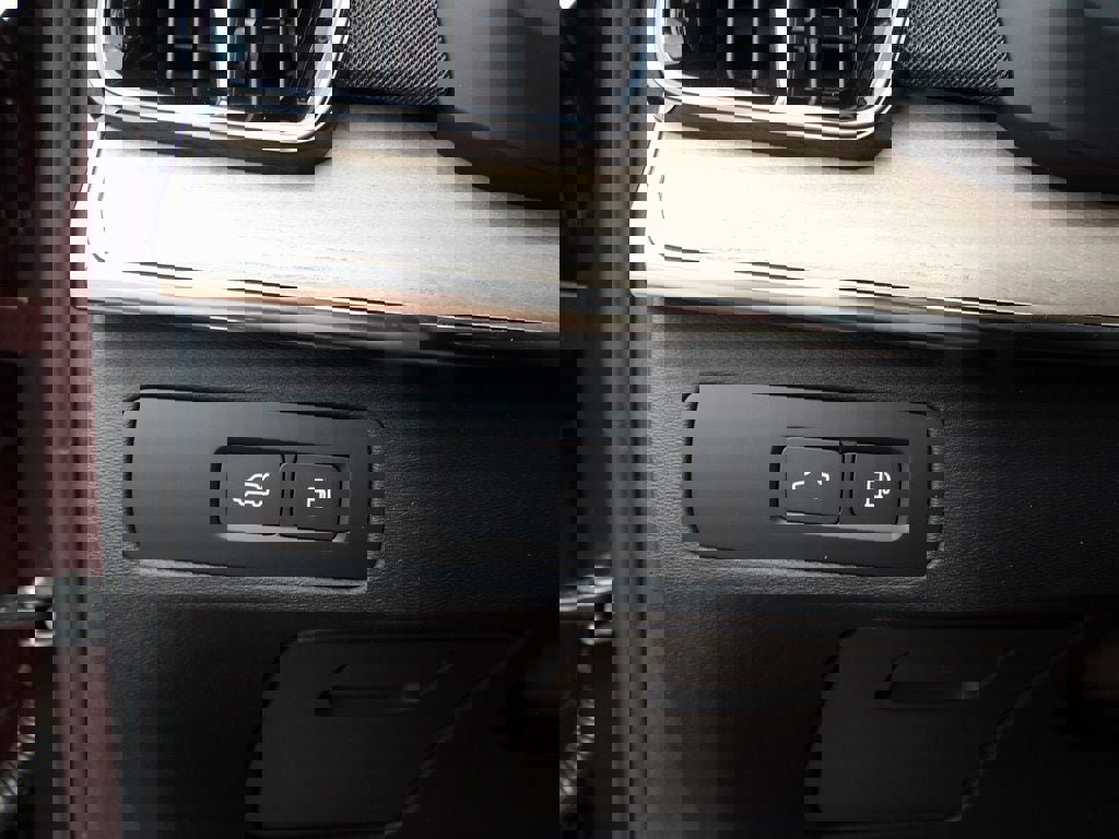 New 2025 Volvo XC90 T8 Plus w/ Protection Package Premier image 20