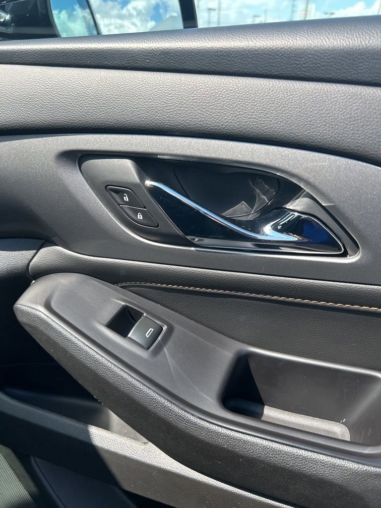 Used 2020 Chevrolet Traverse LT FWD image 59