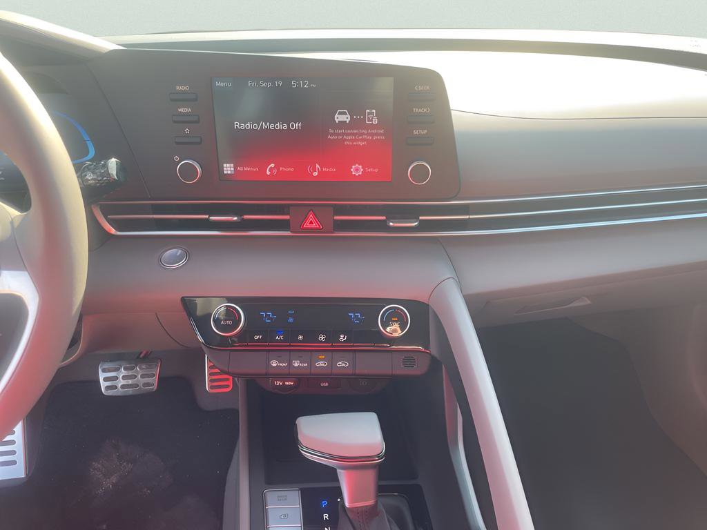 Used 2025 Hyundai Elantra Sport image 12