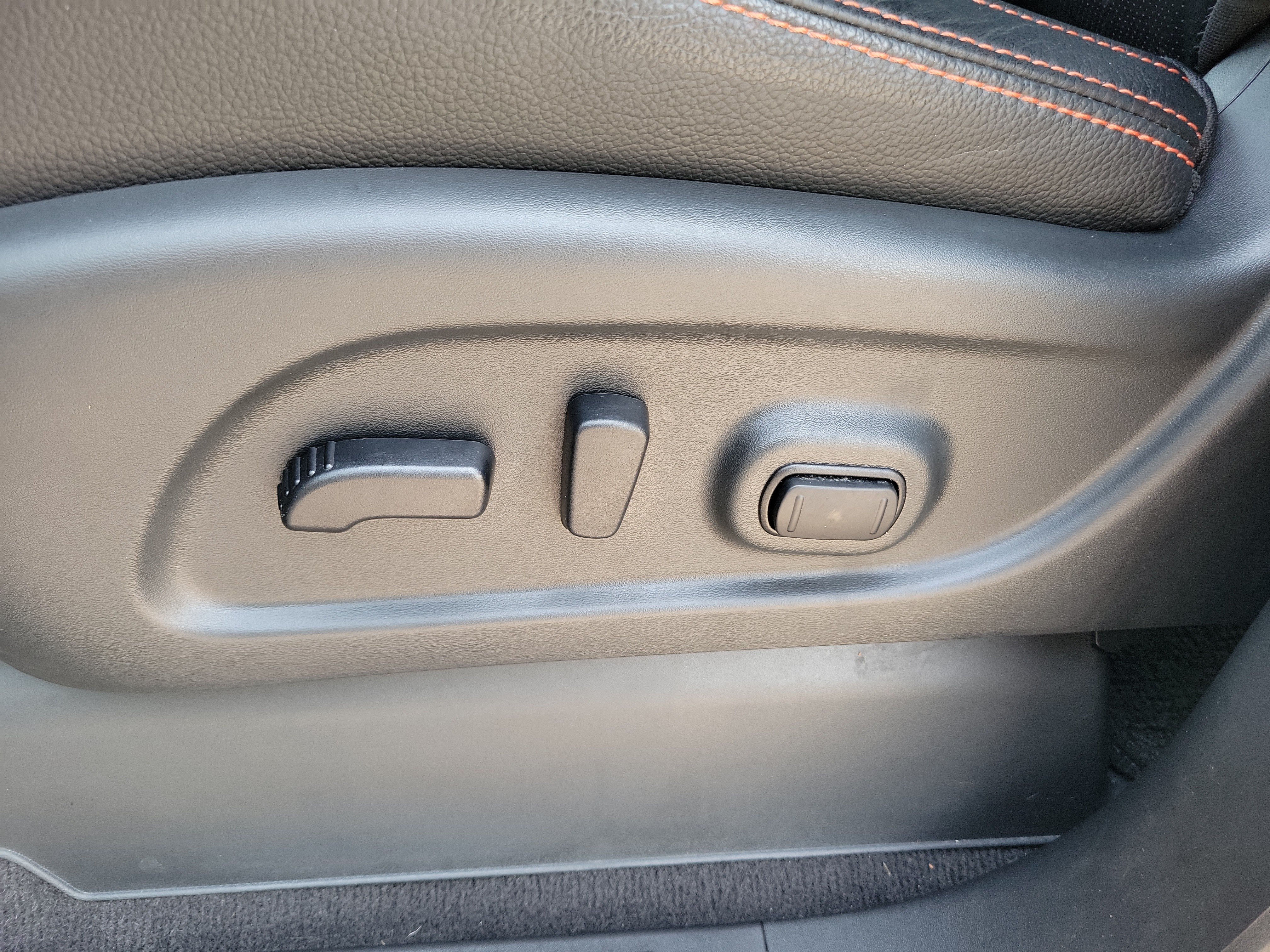 Used 2022 Nissan Titan PRO-4X w/ Pro-4x Convenience Package AWD/4WD image 16
