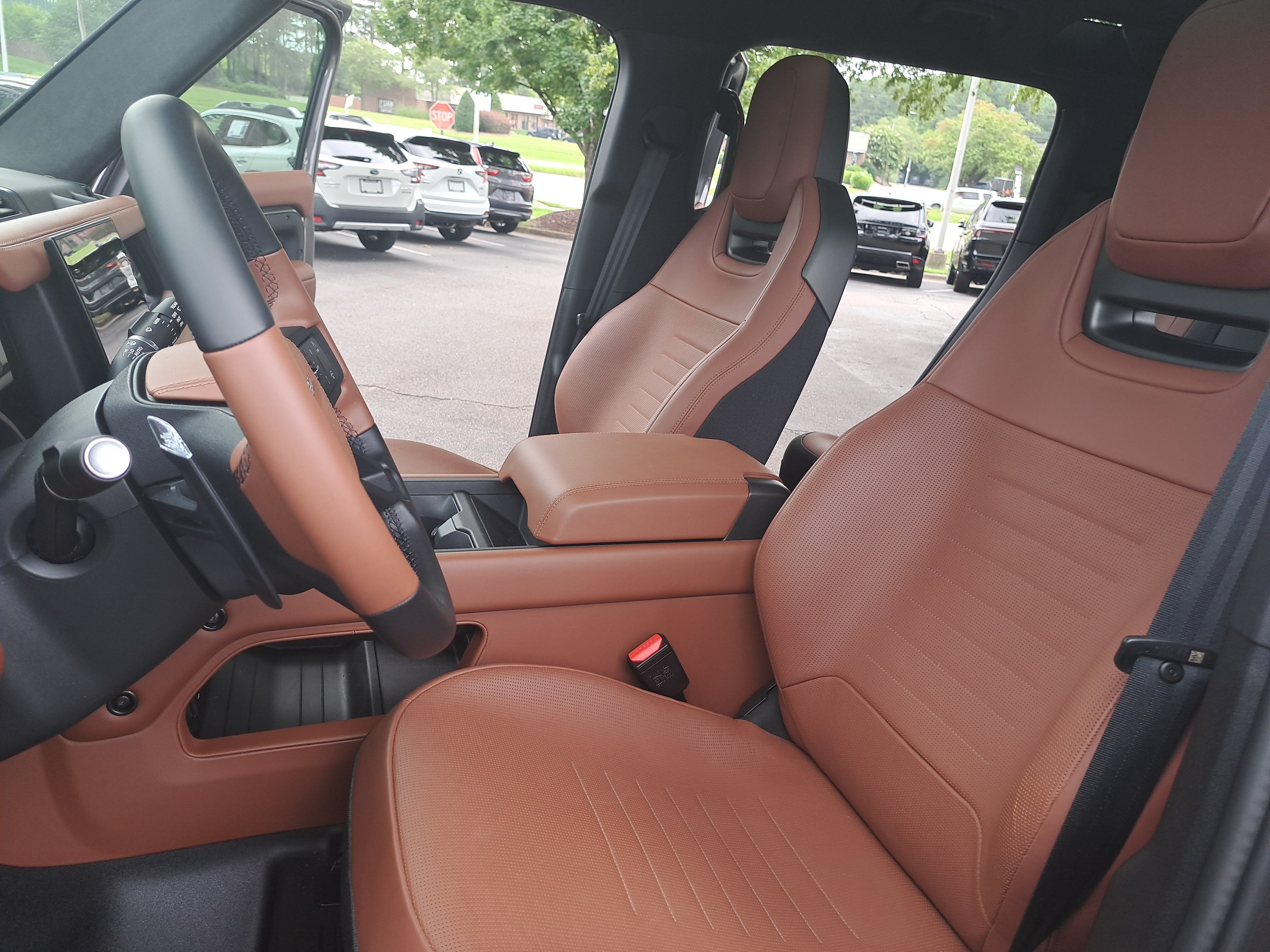 Used 2025 Land Rover Defender 110 AWD/4WD image 14