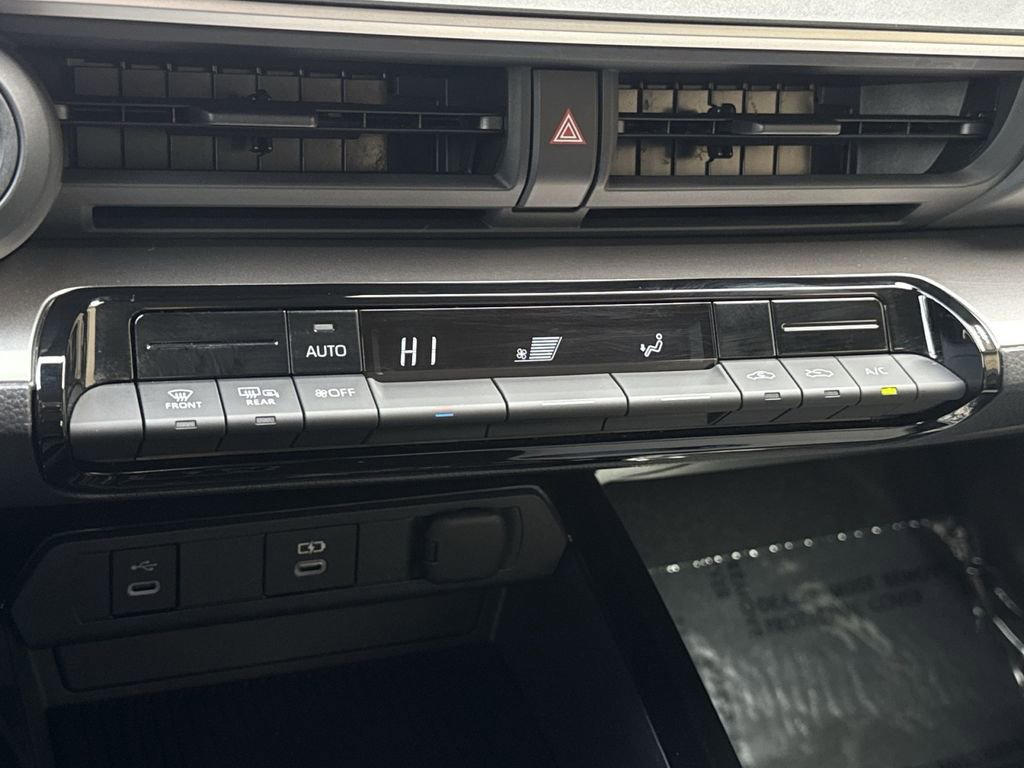 Used 2024 Toyota Prius LE image 21