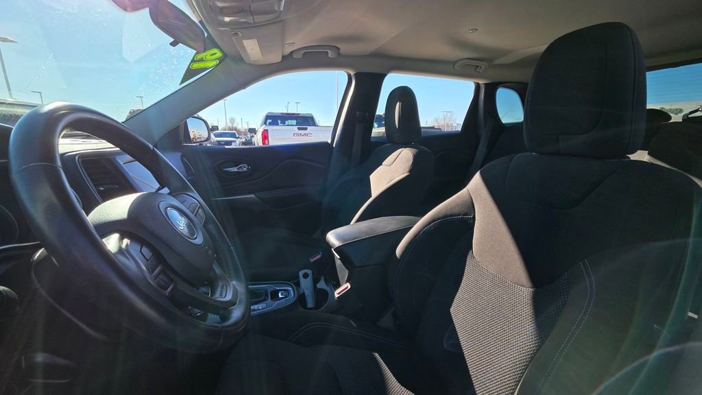 Used 2019 Jeep Cherokee Latitude w/ Cold Weather Group image 21