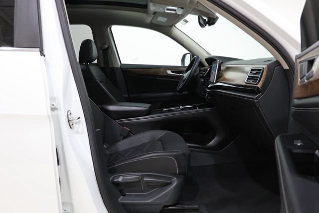 Used 2025 Volkswagen Atlas SE FWD image 40