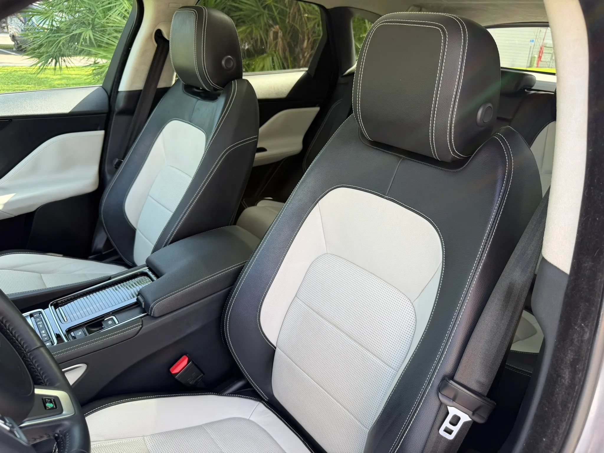 Used 2020 Jaguar F-PACE R-Sport AWD/4WD image 11