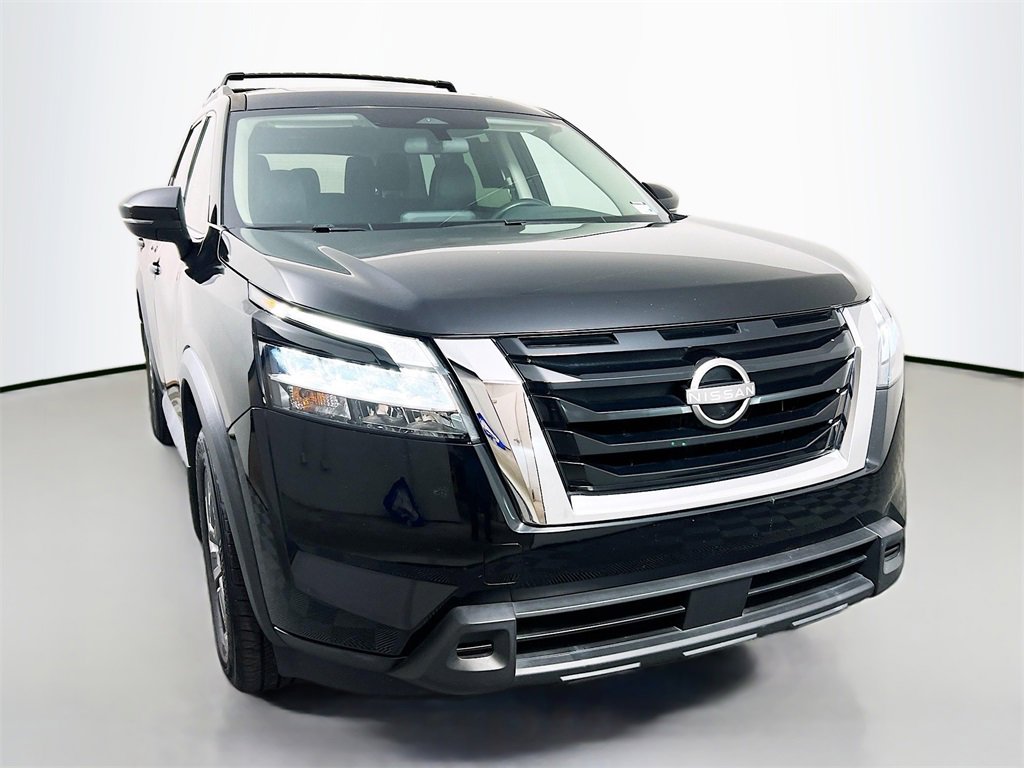 Used 2022 Nissan Pathfinder SV w/ SV Premium Package video 2