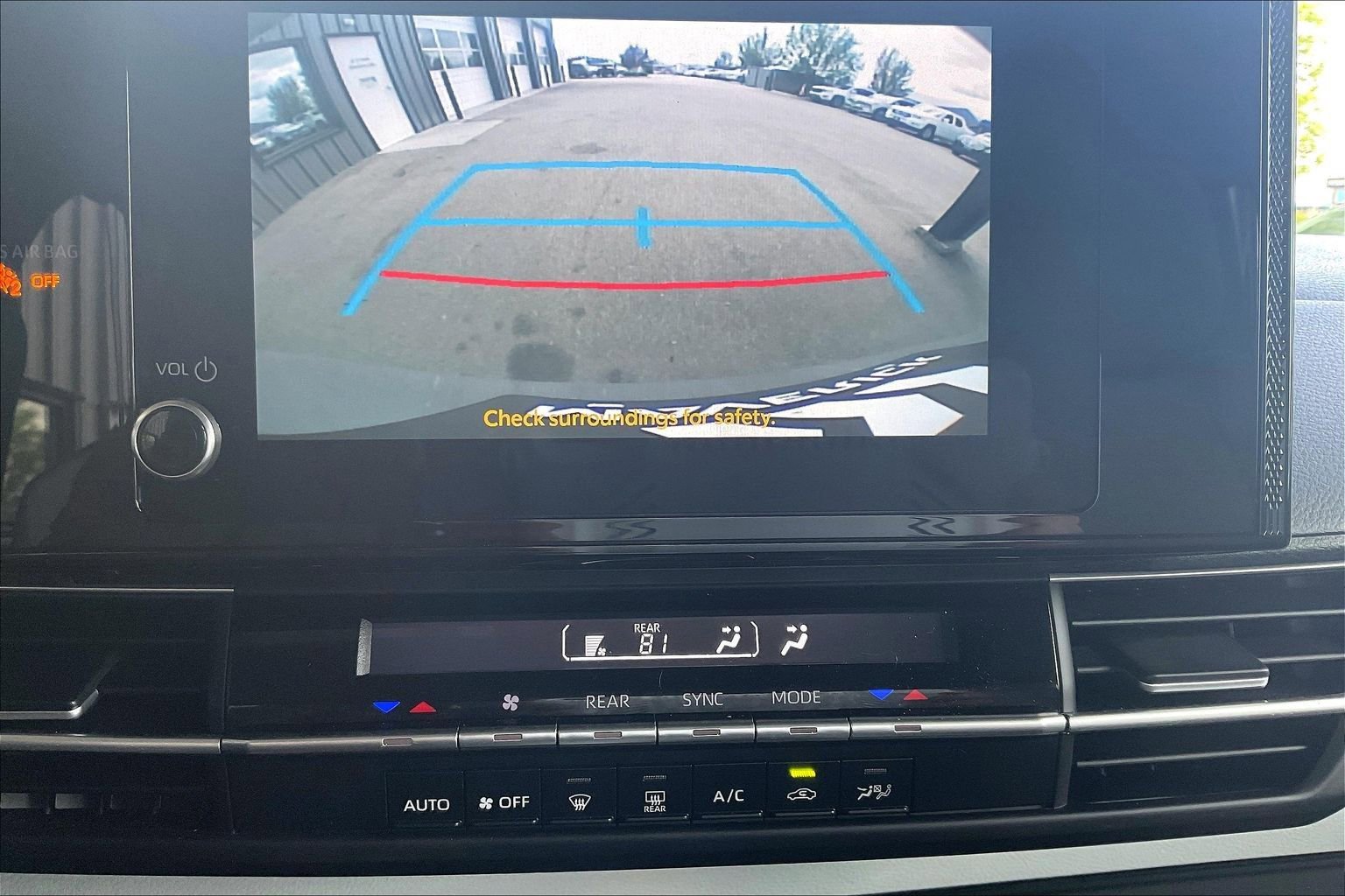 Used 2025 Toyota Sienna LE FWD image 13