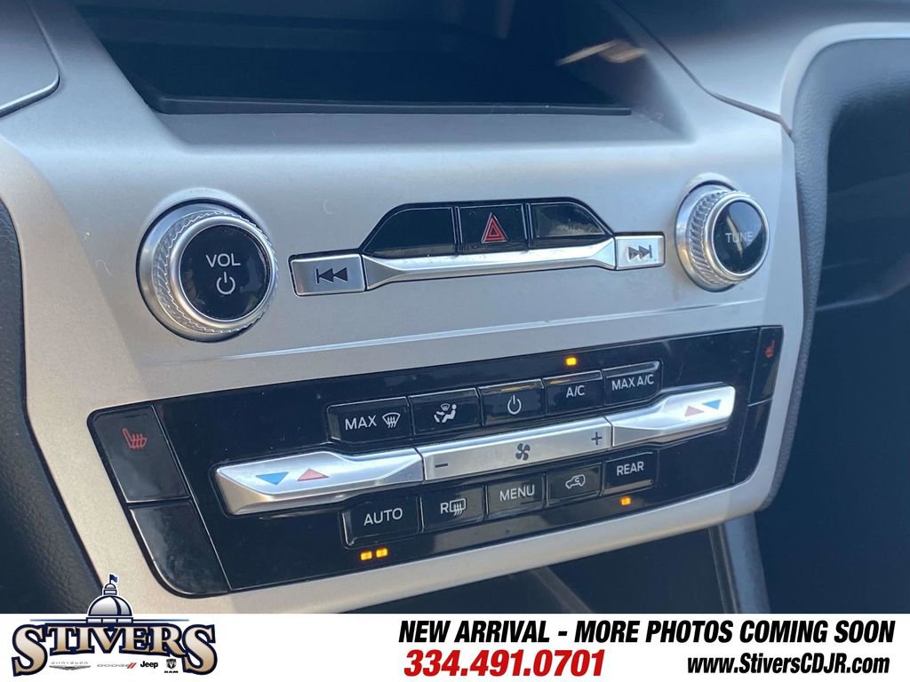 Used 2022 Ford Explorer XLT image 25