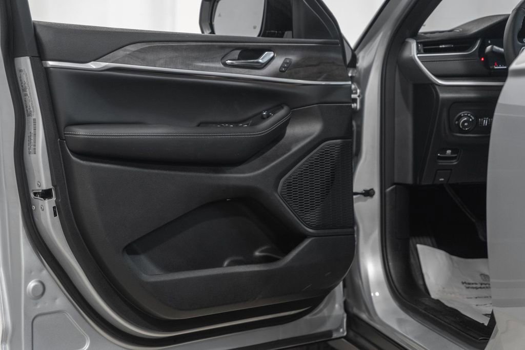 New 2025 Jeep Grand Cherokee Limited image 38