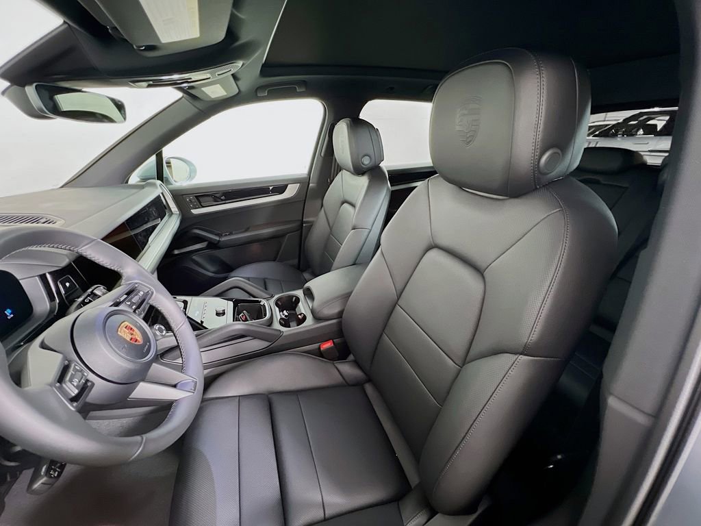 New 2026 Porsche Cayenne Base image 5